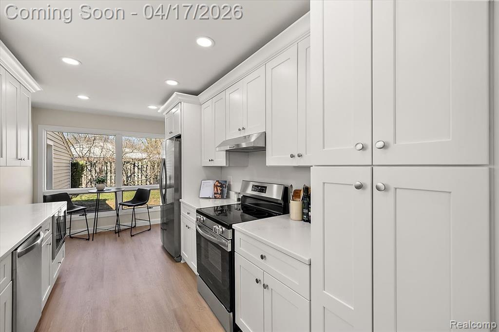 Fully Renovated Eat-In Kitchen