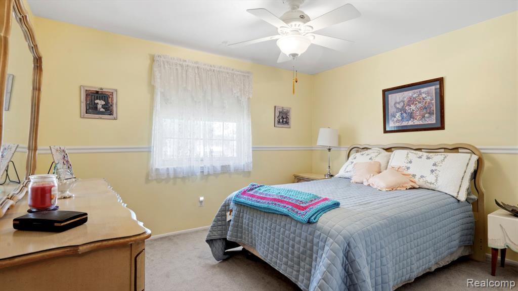 27654 Oakcrest Drive, Brownstown, MI 48183 — Photo 23
