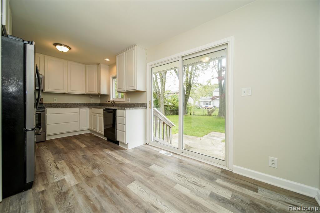 598 COVINGTON Street, South Lyon, MI 48178 — Photo 21