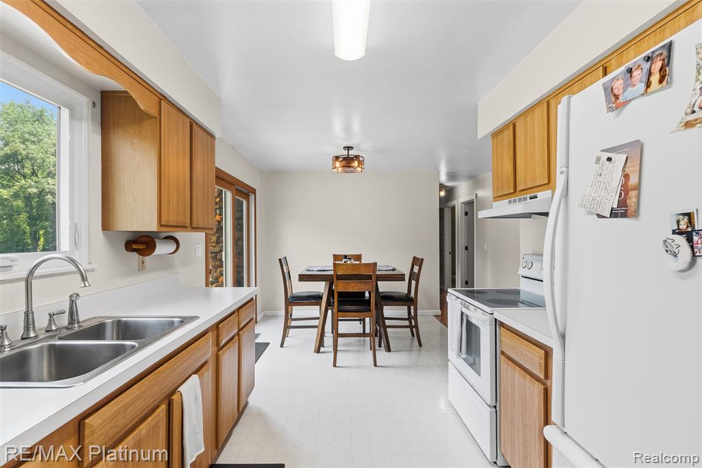 8370 W Rolston Road, Linden, MI 48451 — Photo 14