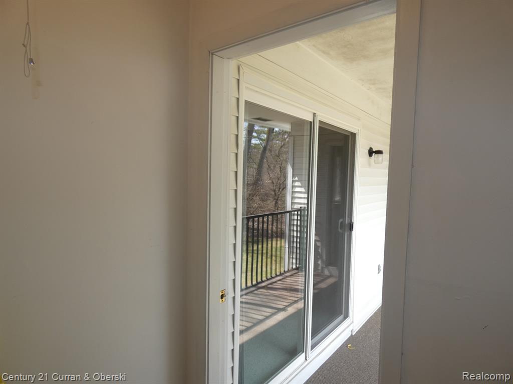 42563 PLYMOUTH HOLLOW Drive, Plymouth, MI 48170 — Photo 27