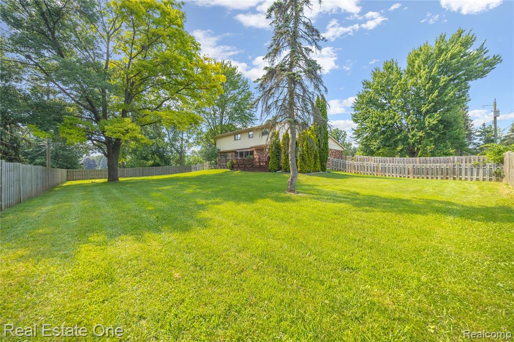 6995 Allen Hill Court, Clarkston, MI 48348 — Photo 39