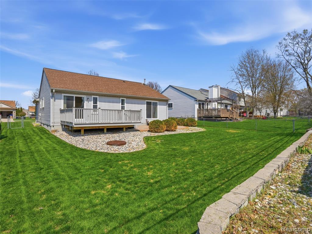 5837 Northridge Circle, Waterford, MI 48327 — Photo 39