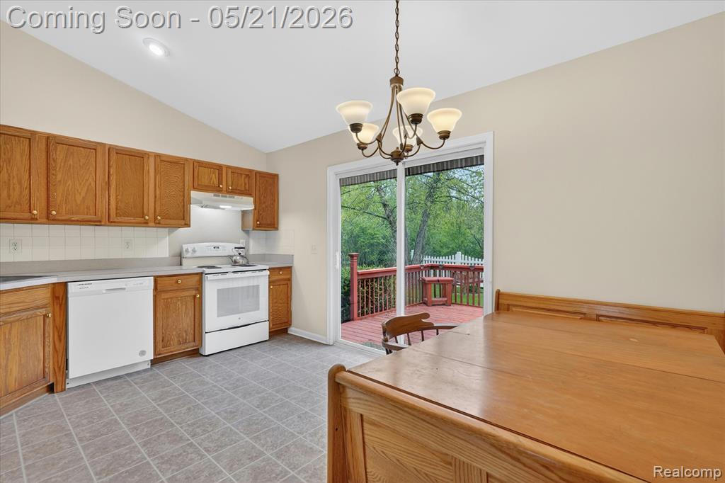 1607 Cedarwood Drive, Flushing, MI 48433 — Photo 8