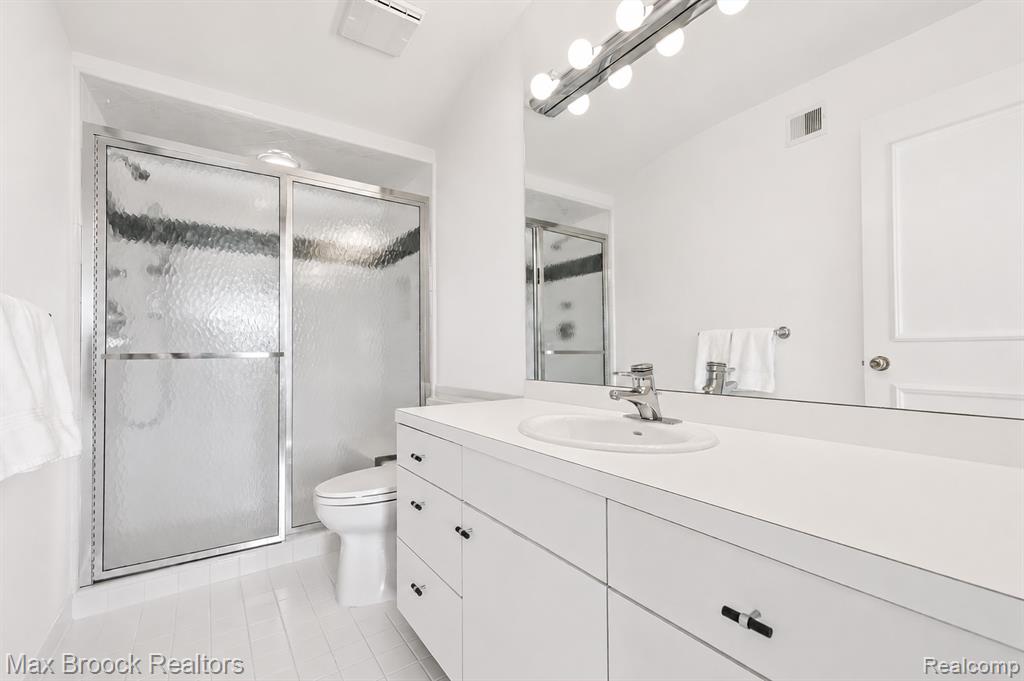 1832 Long Lake Shore Drive, Bloomfield Hills, MI 48302 — Photo 47