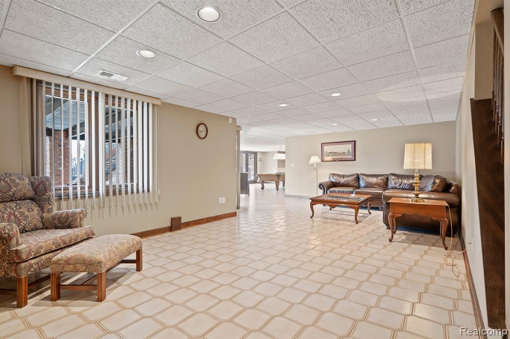 415 W HICKORY GROVE Road, Bloomfield Hills, MI 48302 — Photo 33