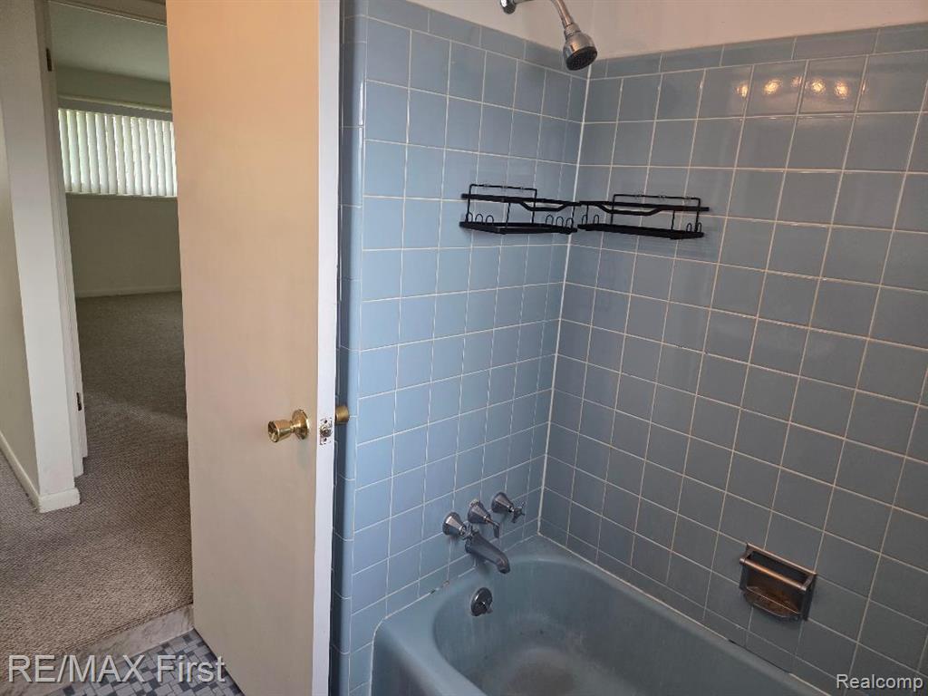 19285 Rockcastle Street, Harper Woods, MI 48225 — Photo 15