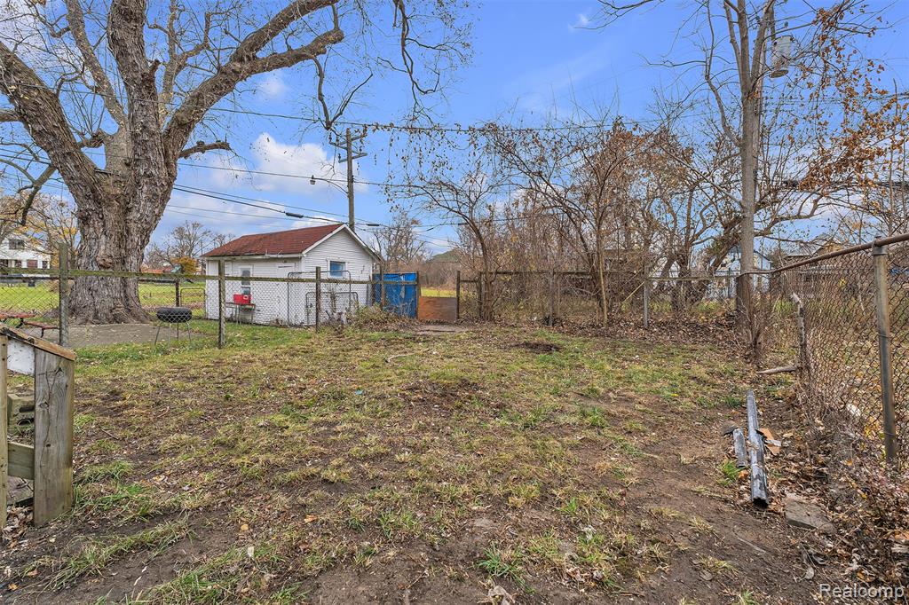 9333 Elsa Street, Detroit, MI 48214 — Photo 33
