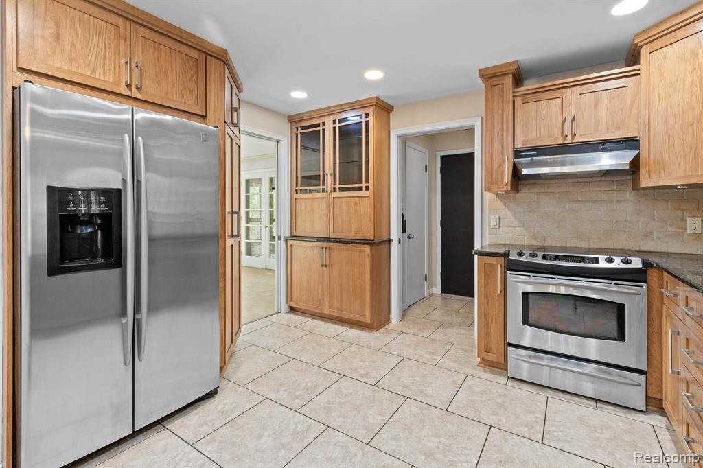 4966 Whispering Pine Lane, Bloomfield Hills, MI 48302 — Photo 13