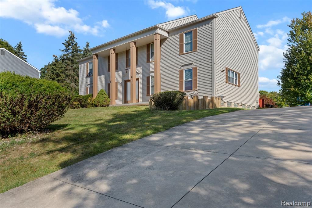 5428 Hammersmith Drive, West Bloomfield, MI — Photo 3