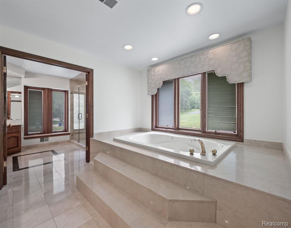 4932 SUSANS Way, Bloomfield Hills, MI 48302 — Photo 25