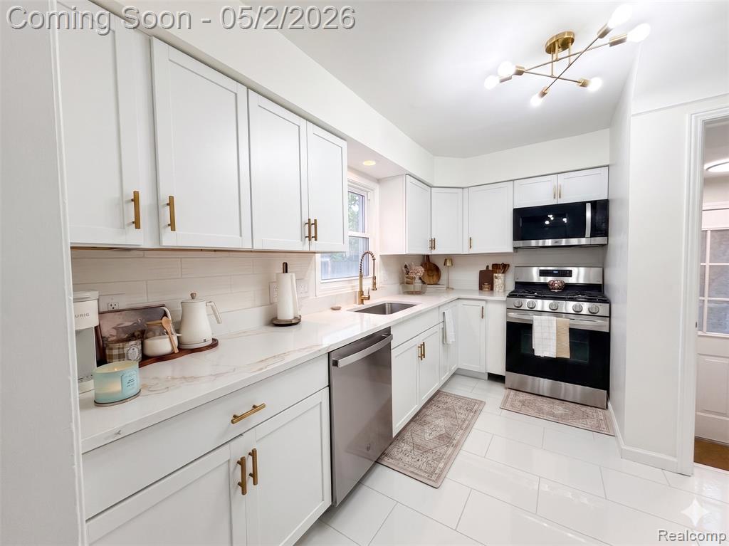 7001 Mayburn Street, Dearborn Heights, MI 48127 — Photo 5