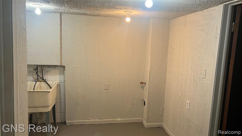 19758 Vermander Avenue, Clinton Twp, MI 48035 — Photo 17