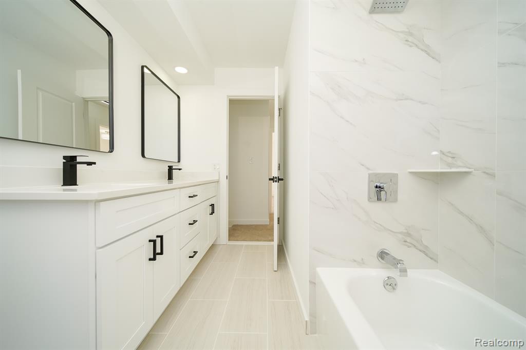 4060 Franklin Park Drive, Sterling Heights, MI 48310 — Photo 40