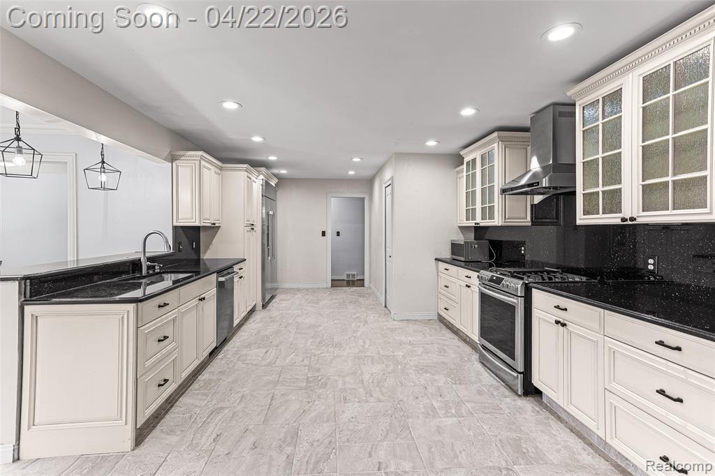 409 Crescent Drive, Dearborn, MI 48124 — Photo 23