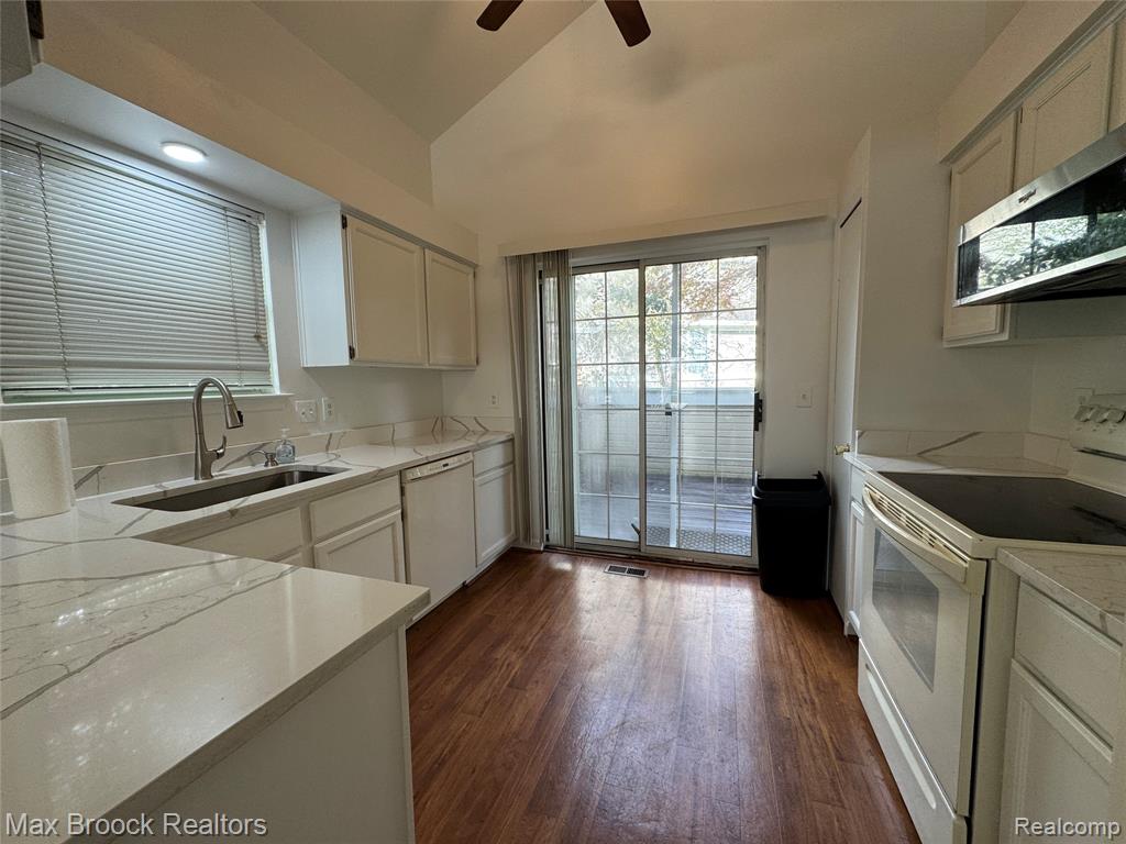 6620 Fireside Court, West Bloomfield, MI — Photo 9