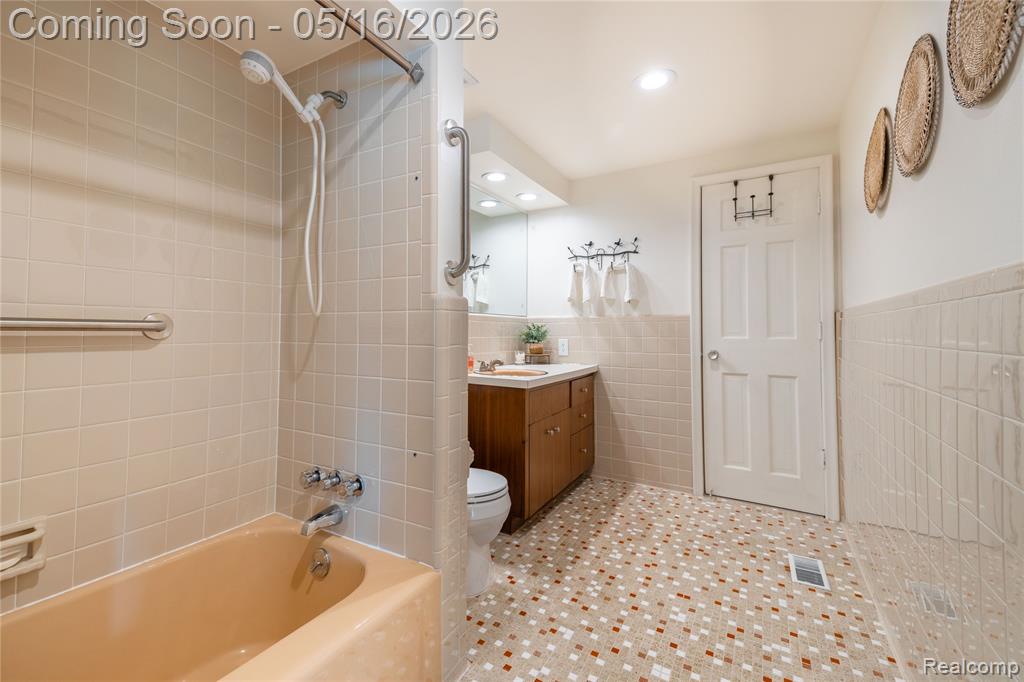 9555 Island Drive, Grosse Ile, MI 48138 — Photo 44