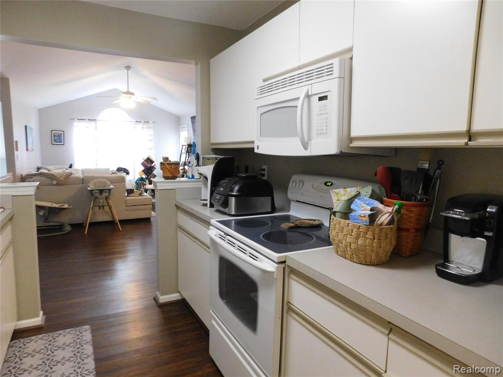 44872 Marigold Drive, Sterling Heights, MI 48314 — Photo 13