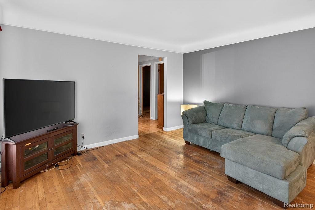 829 Chippewa Street, Mount Clemens, MI 48043 — Photo 5