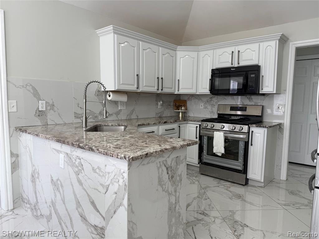 21523 Mackenzie Drive, Macomb, MI 48044 — Photo 12