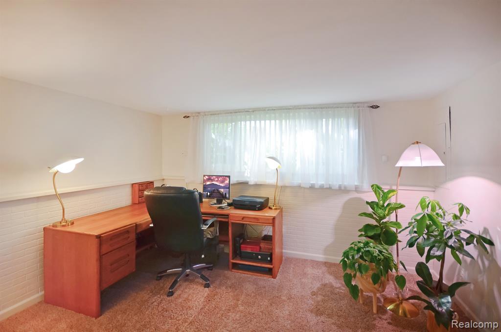 43475 Deborah Drive, Sterling Heights, MI 48313 — Photo 21