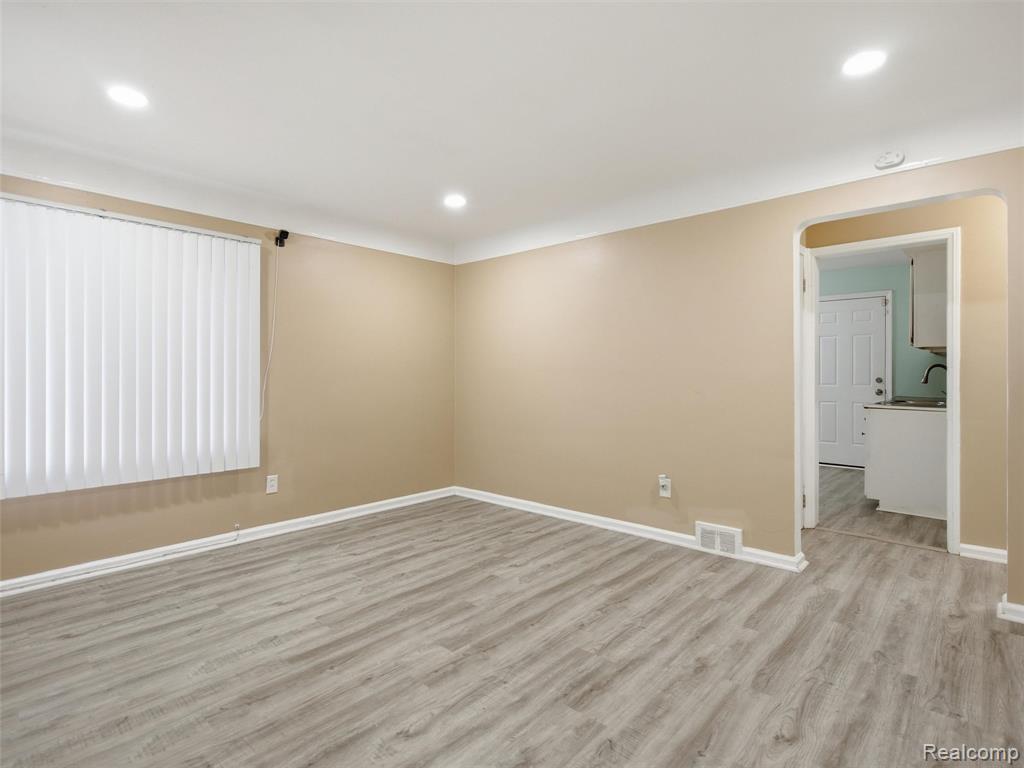 15663 Carlisle Street - Photo 2