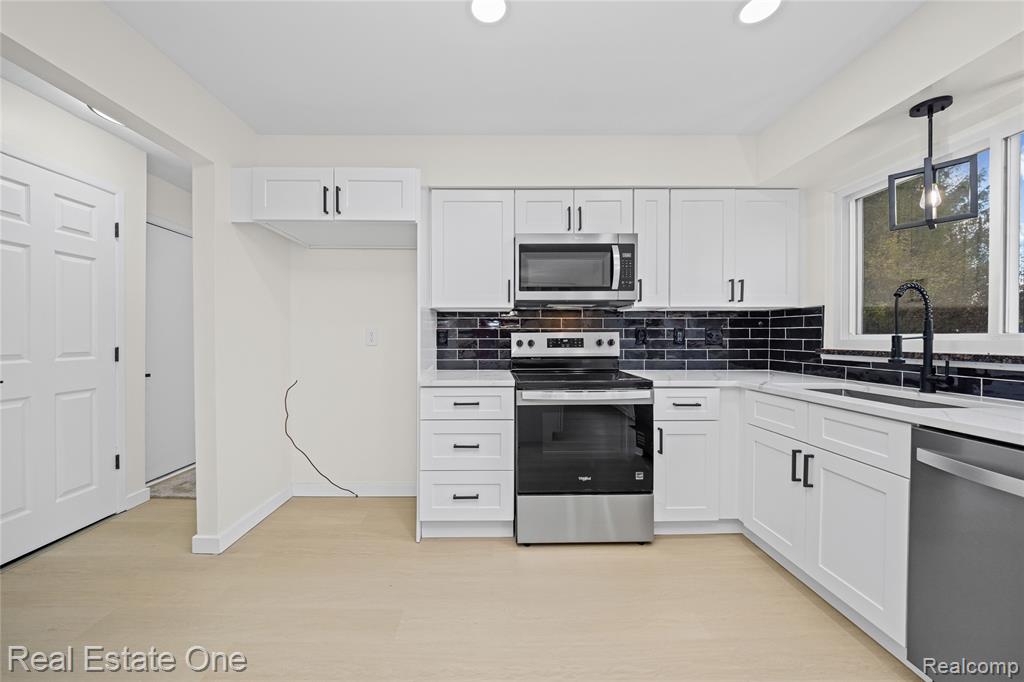 5426 N Piccadilly, West Bloomfield, MI — Photo 24