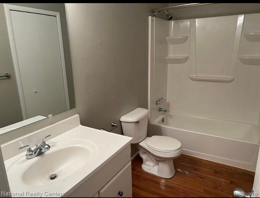 7210 BLUEWATER Drive, Clarkston, MI 48348 — Photo 13