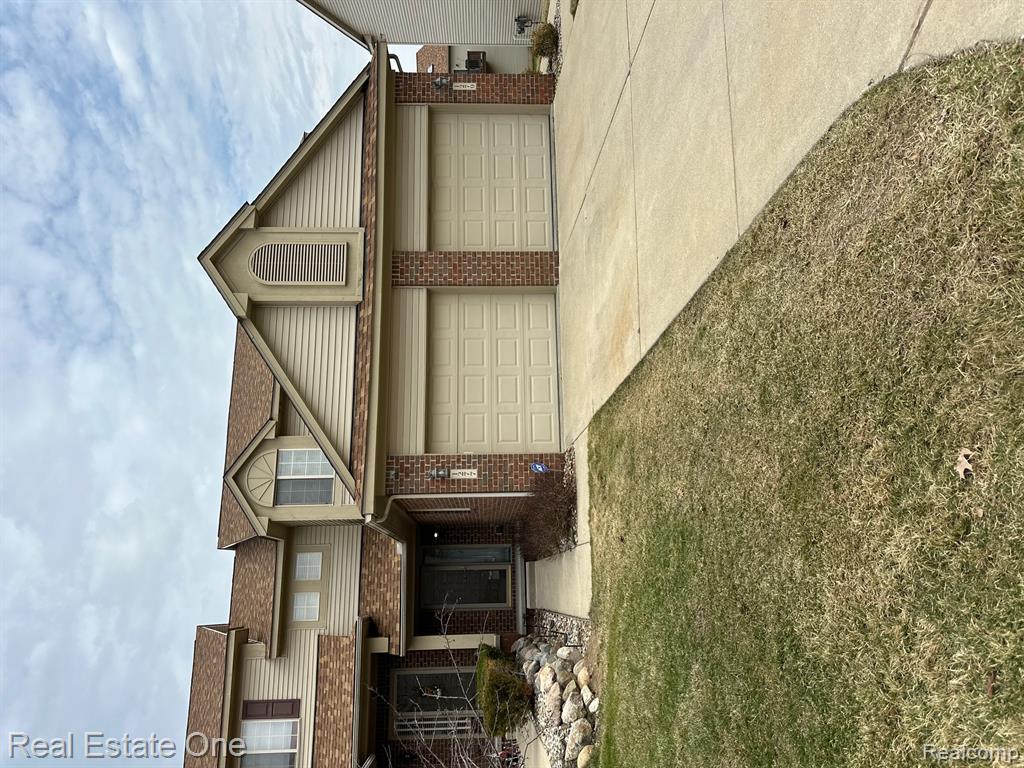 1277 Edelweiss Lane, Waterford, MI 48327 — front exterior