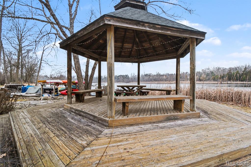 5080 Mirror Lake Court, West Bloomfield, MI 48323 — Photo 33