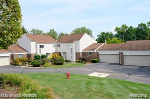 5305 FAIRWAY LN, West Bloomfield, MI 48323 — front exterior