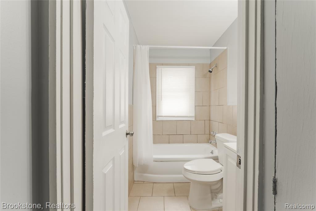 694 Emerson Avenue, Pontiac, MI 48340 — Photo 28