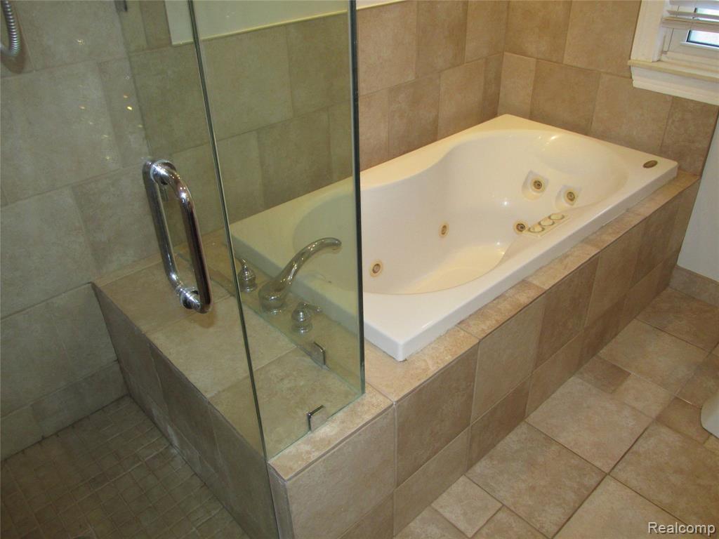 984 E Mahan Avenue, Hazel Park, MI 48030 — Photo 11