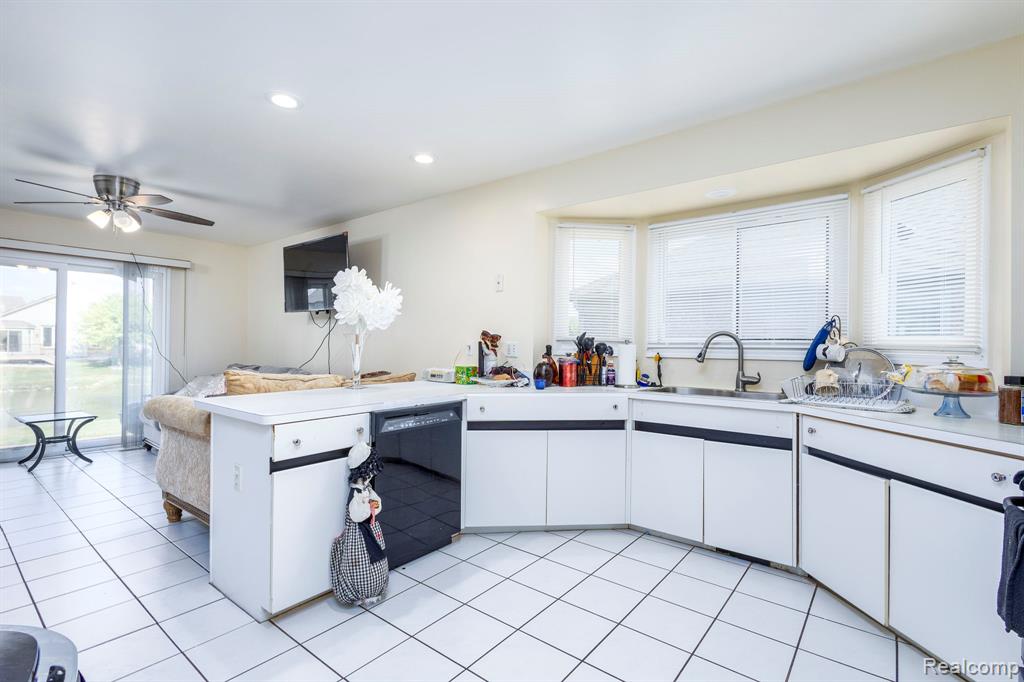 52448 Cedar Mill Drive, Macomb, MI 48042 — Photo 15