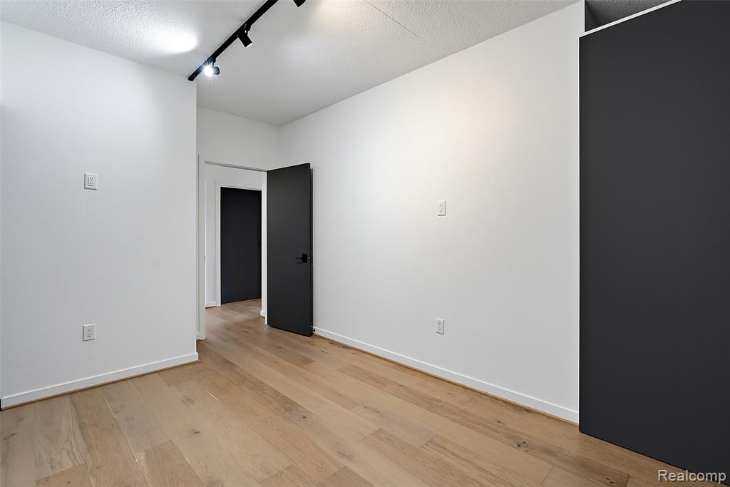 432 S Washington Avenue, 1404, Royal Oak, MI 48067 — Photo 28