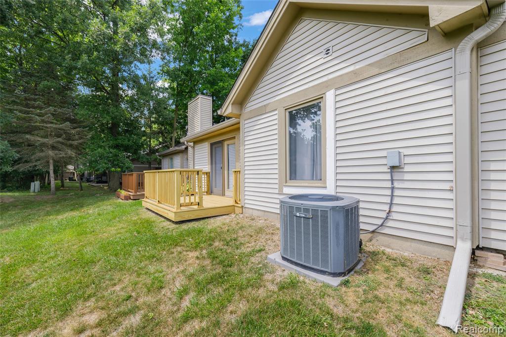 21366 Mulberry Court, Farmington Hills, MI 48336 — Photo 21