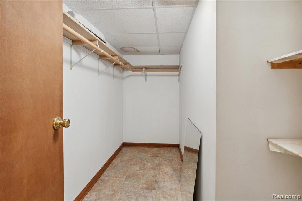 175 ESSEX Lane, Canton, MI 48187 — Photo 33
