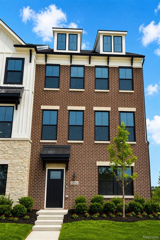 44060 Oakmont Drive, Plymouth, MI 48170