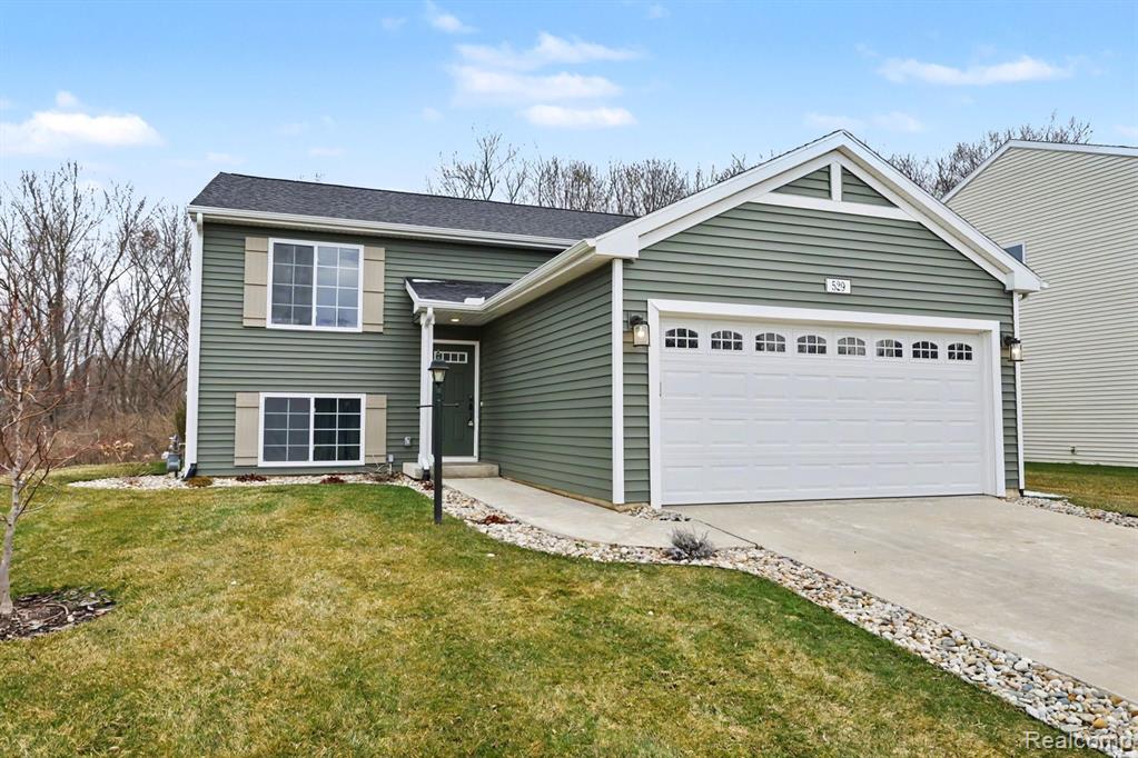 529 Swan River Drive, Benton Harbor, MI 49022 — front exterior