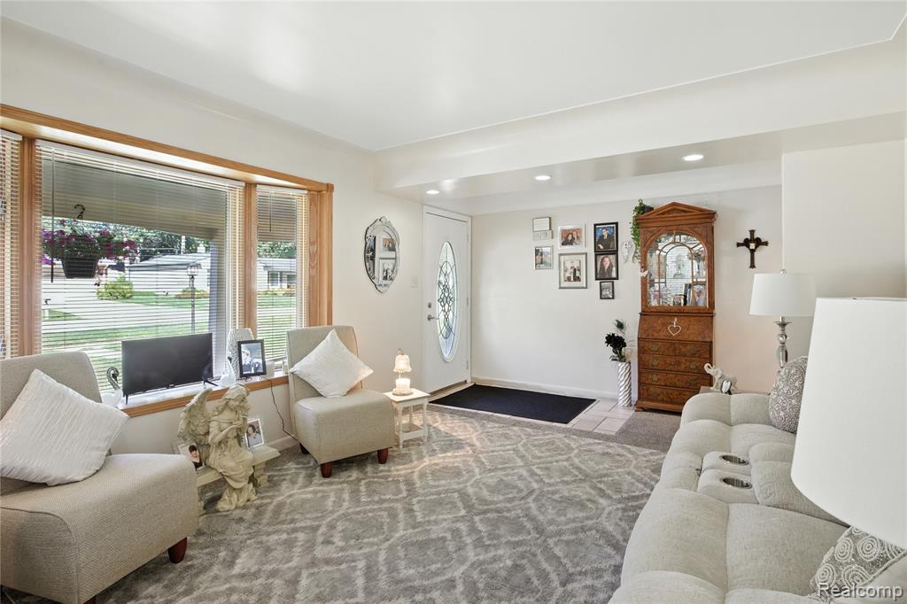 51088 Fairlane Drive, Shelby Twp, MI 48316 — Photo 12