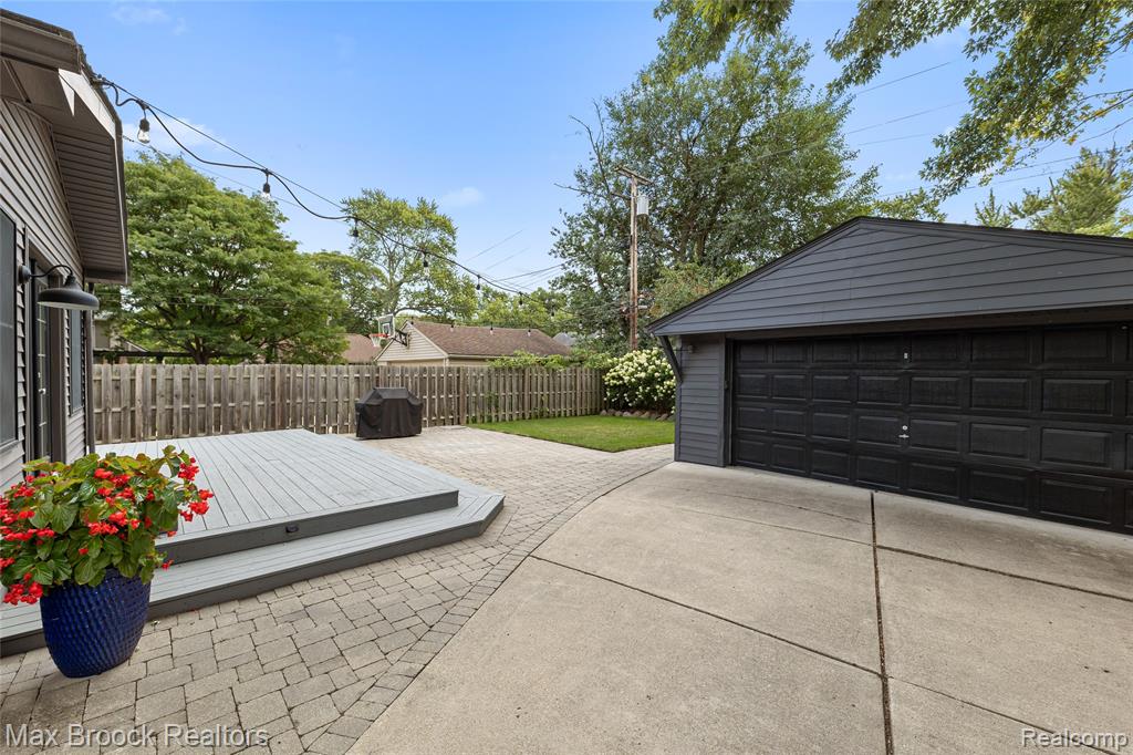 10545 Talbot Avenue, Huntington Woods, MI — Photo 24