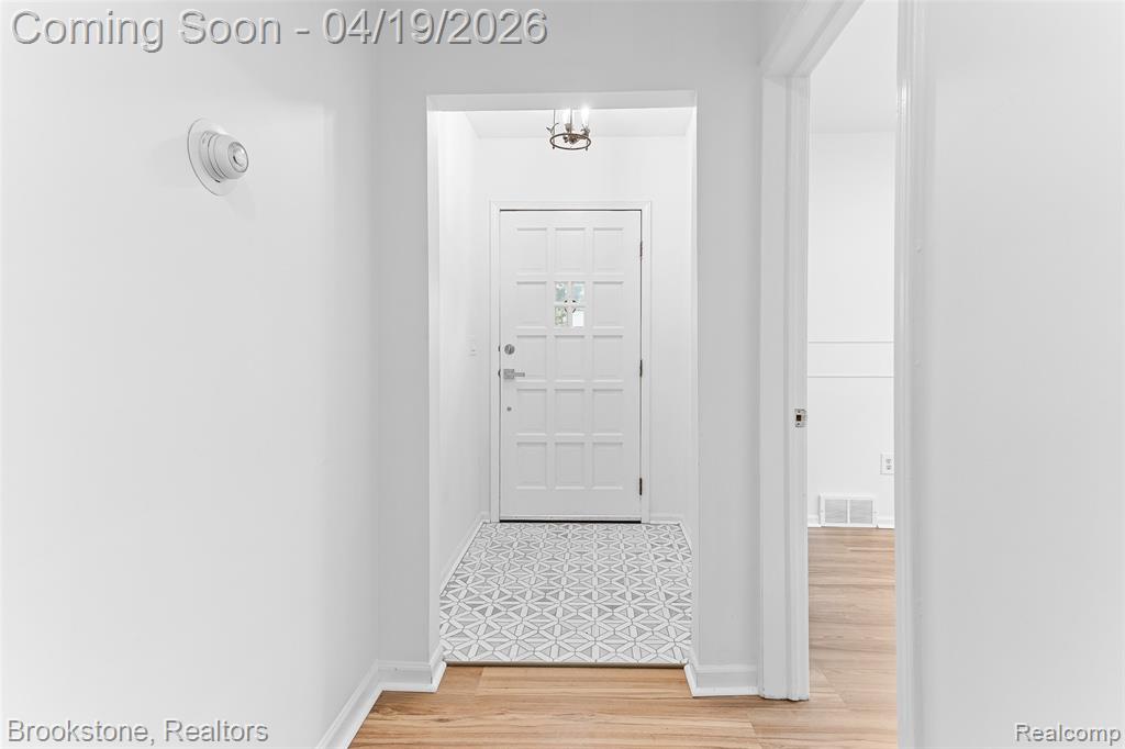 719 W 12 Mile Road, Royal Oak, MI 48073 — Photo 5