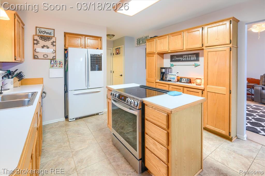6047 Hearthside Place, Grand Blanc, MI 48439 — Photo 13