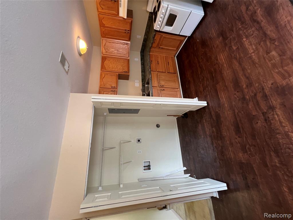 918 E Front Street, Monroe, MI 48161 — Photo 11
