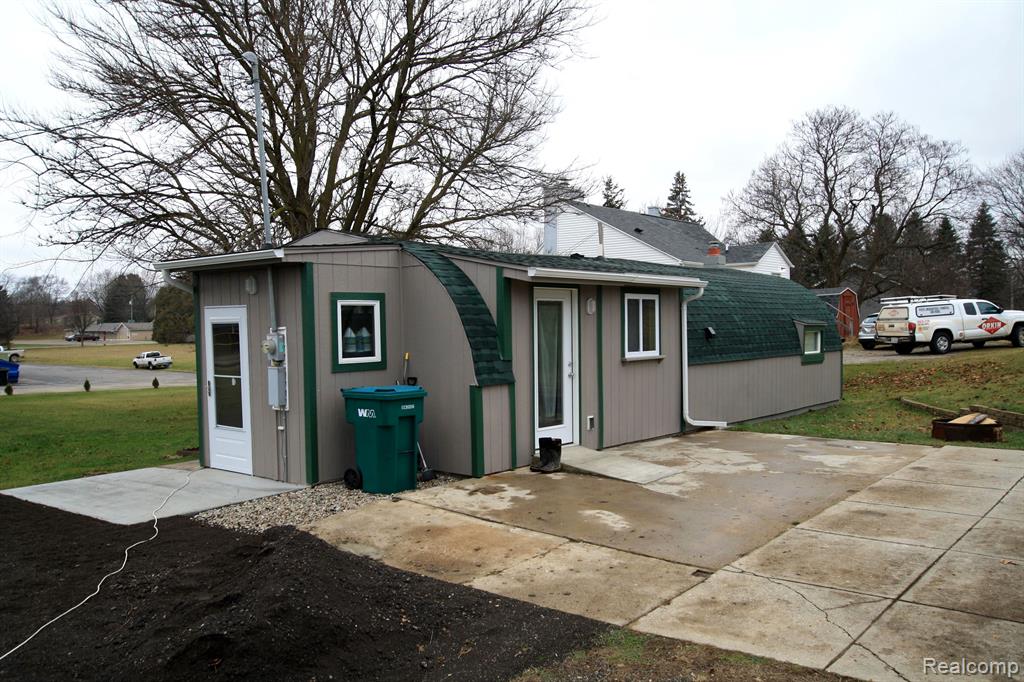 520 MADISON, Perry, MI 48872 — Photo 2