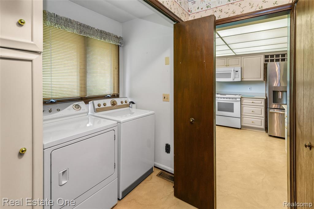 9050 Earhart Road, South Lyon, MI 48178 — Photo 7