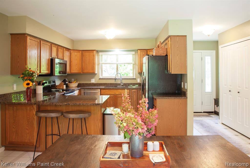 8911 Tartan Drive Drive, Clarkston, MI 48348 — Photo 5