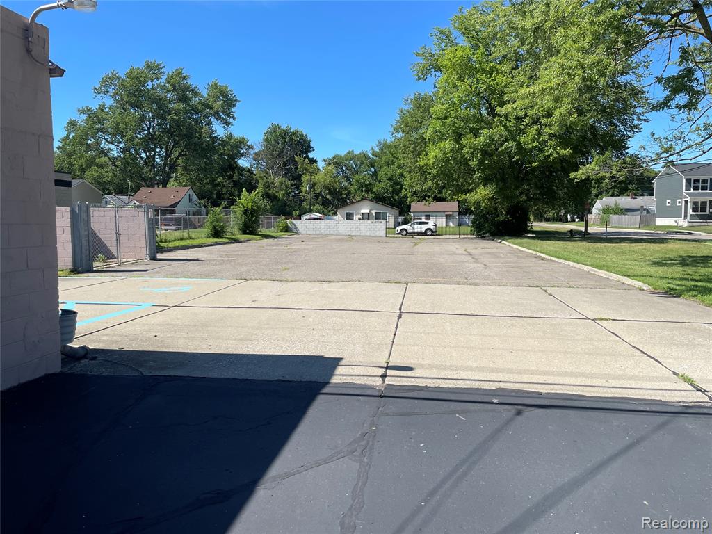 427 E 8 Mile Road, Hazel Park, MI 48030 — Photo 3