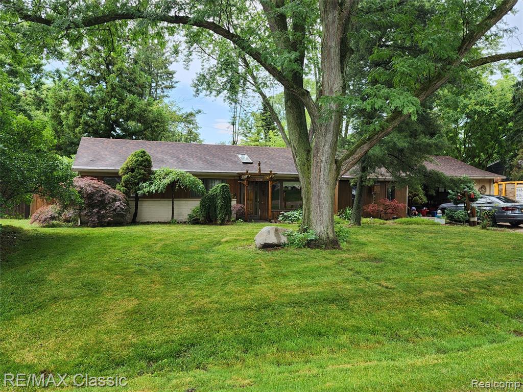 6388 Hermana Road, West Bloomfield, MI 48324 — Photo 22