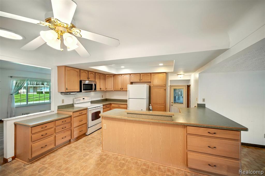 53626 Debra Drive, Shelby Twp, MI 48316 — Photo 10